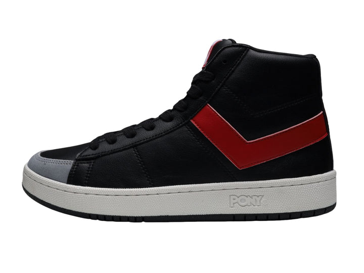 Tenis PONY Pro 80 Hi color negro con detalle en V rojo y suela blanca.