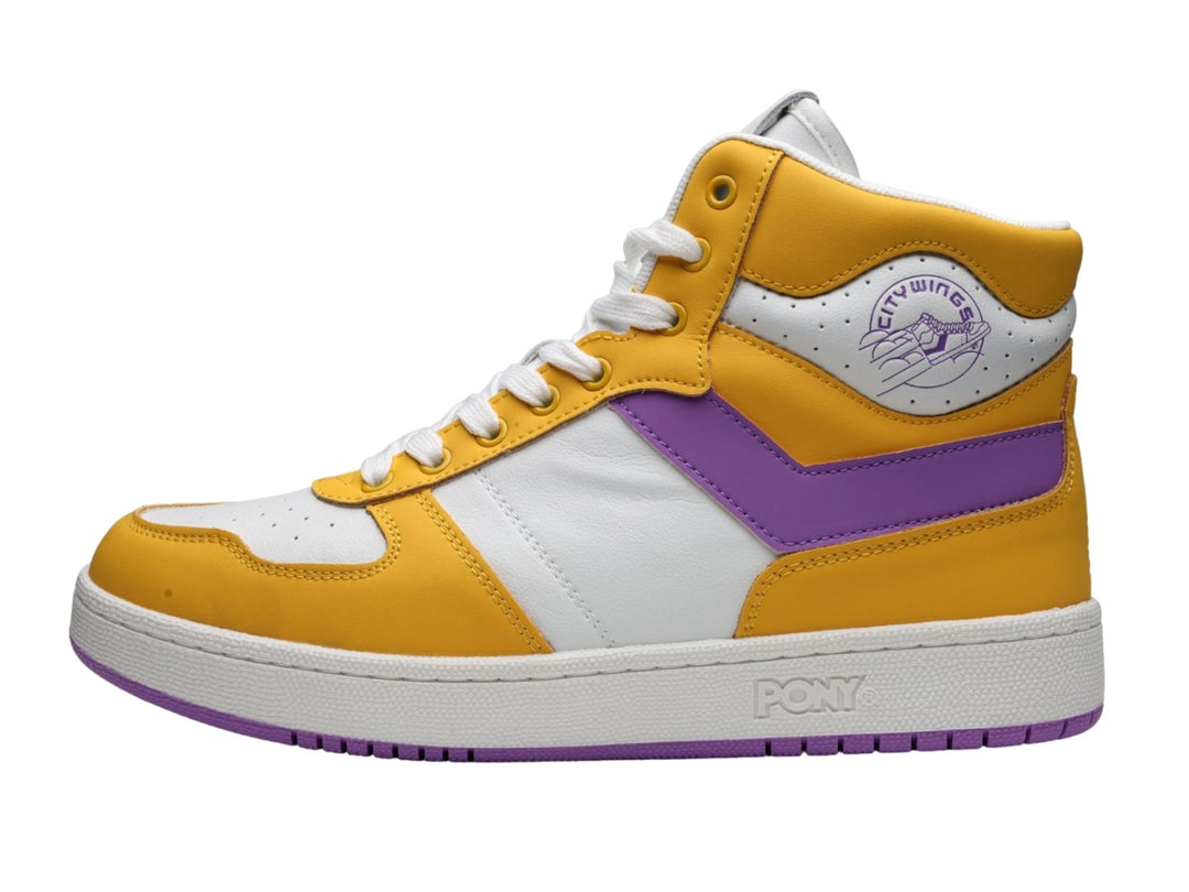 Tenis PONY City Wings Hi de cuello alto en colores amarillo, blanco y morado con cordones blancos.