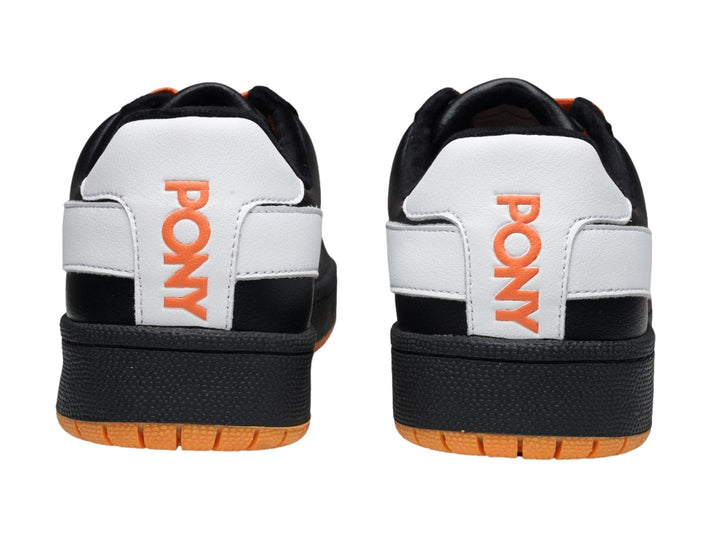 Tenis PONY PRO 80 color negro con franja blanca, agujetas y suela naranja.