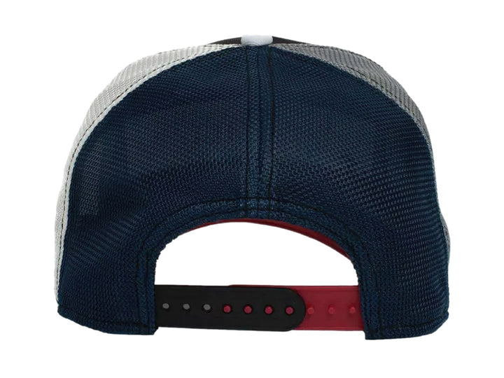 Gorra negra y gris de Goorin Bros con un parche frontal que muestra la imagen de un loro gris y la palabra WORD.