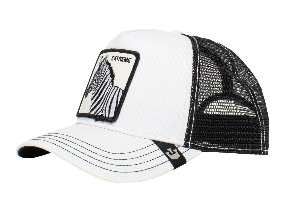 Gorra blanca Goorin Bros con malla negra y un parche frontal de una cebra con la palabra EXTREME.