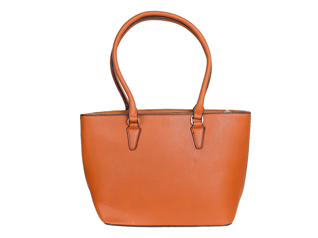 Set de tres bolsos color marrón con textura en relieve y detalles dorados.