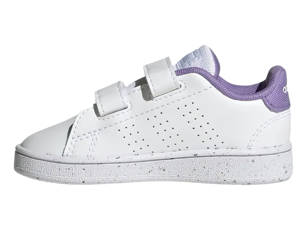 Tenis Adidas blancos con detalles en morado y cierres de velcro.