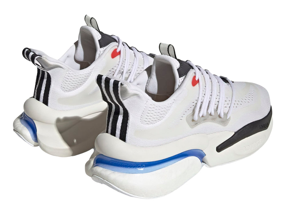 Tenis deportivos Adidas Alphaboost V1 color blanco con detalles en azul y rojo.