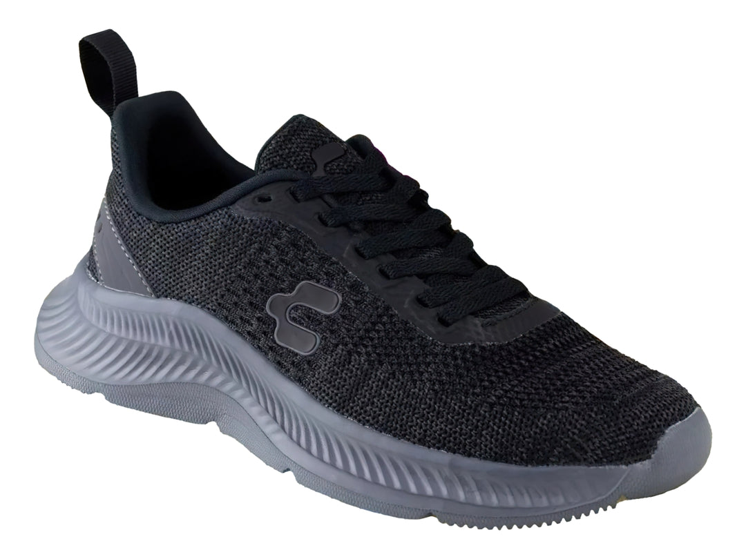Tenis deportivos Charly en color negro y gris con suela robusta y tejido transpirable.