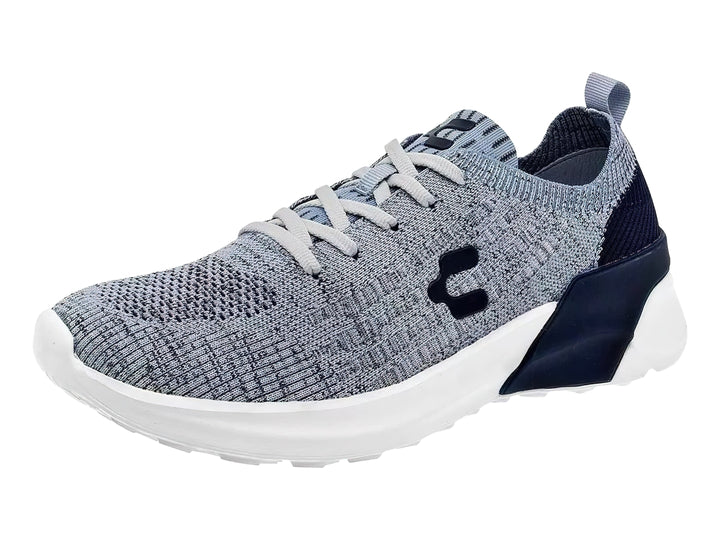 Tenis deportivos Charly de tela tejida en color gris y azul con suela blanca y detalle oscuro en el talón.