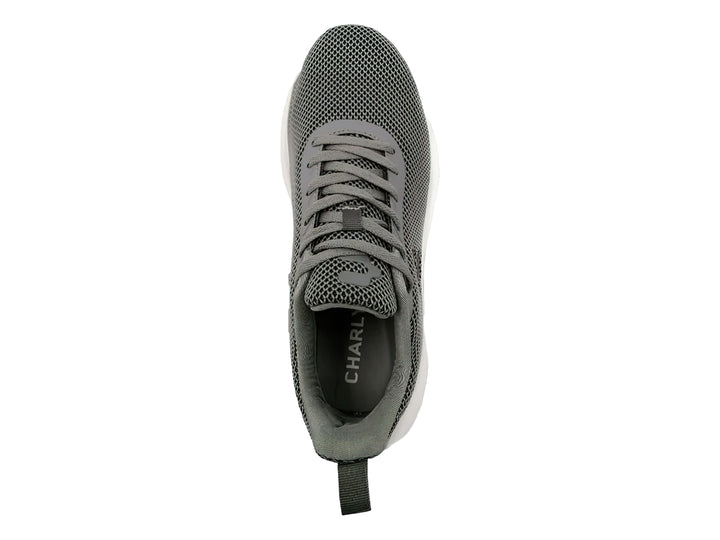 Tenis deportivos Charly en color gris con suela blanca y detalles en negro.