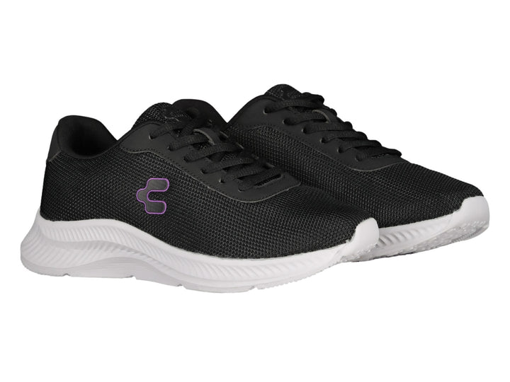Tenis deportivos Charly color negro con suela blanca y logotipo morado.