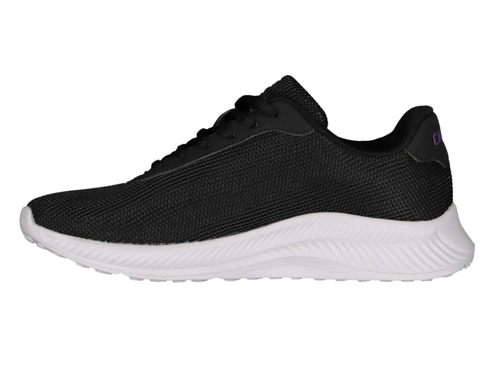 Tenis deportivos Charly color negro con suela blanca y logotipo morado.