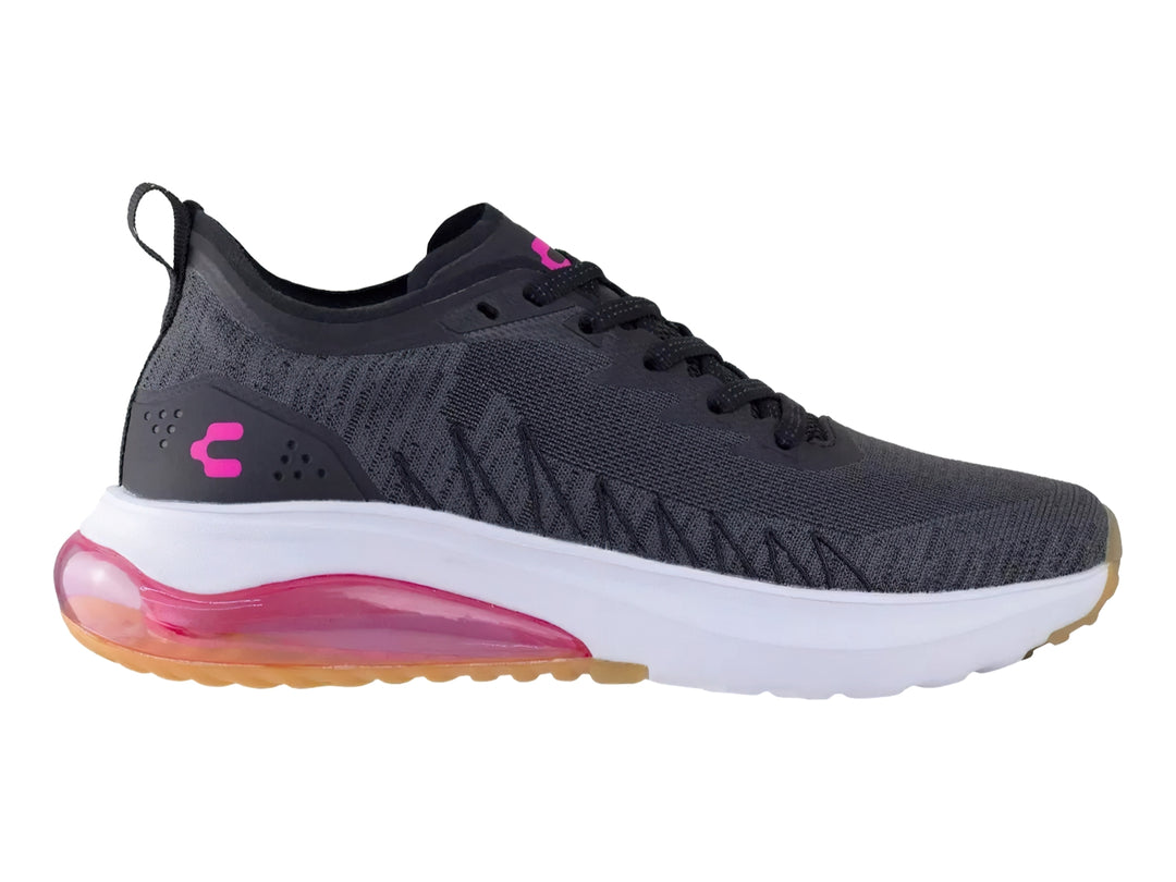 Tenis deportivos Charly color negro con suela blanca y detalles en fucsia.