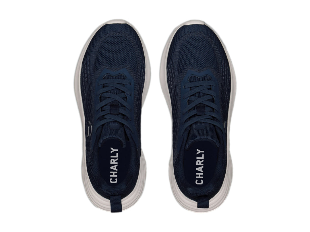 Tenis deportivos Charly color azul marino con suela blanca y logotipo blanco.