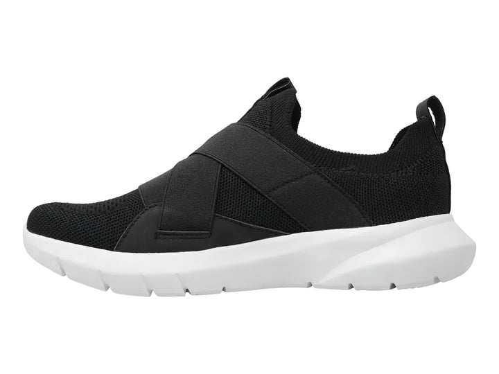 Tenis deportivos Charly en color negro con suela blanca y diseño de bandas elásticas transversales.
