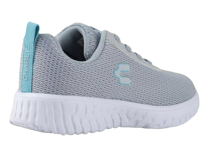 Tenis deportivos Charly de color gris con suela blanca y detalles en azul claro.
