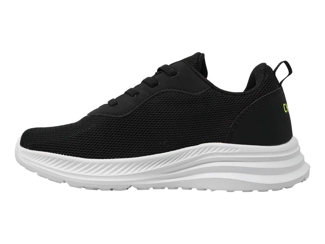 Tenis deportivos Charly color negro con suela blanca y logotipo verde lima.