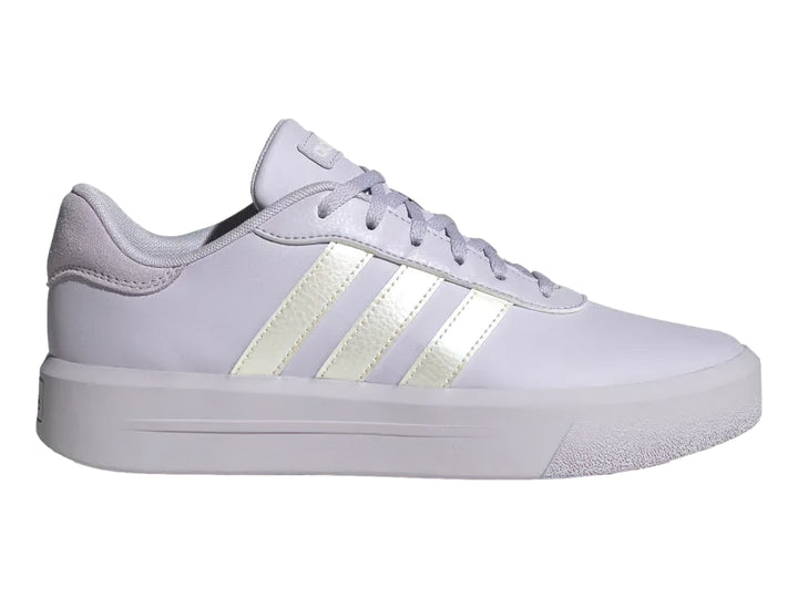 Tenis Adidas color morado claro con tres franjas plateadas y suela de plataforma