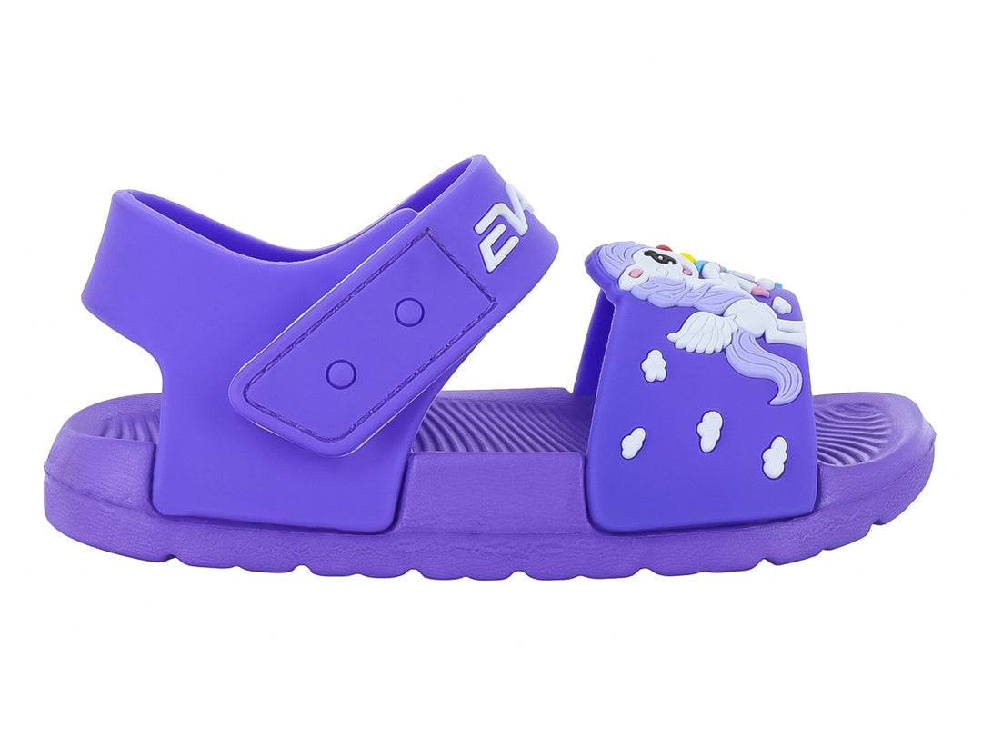 Sandalia lila con diseño de unicornio y nubes blancas.