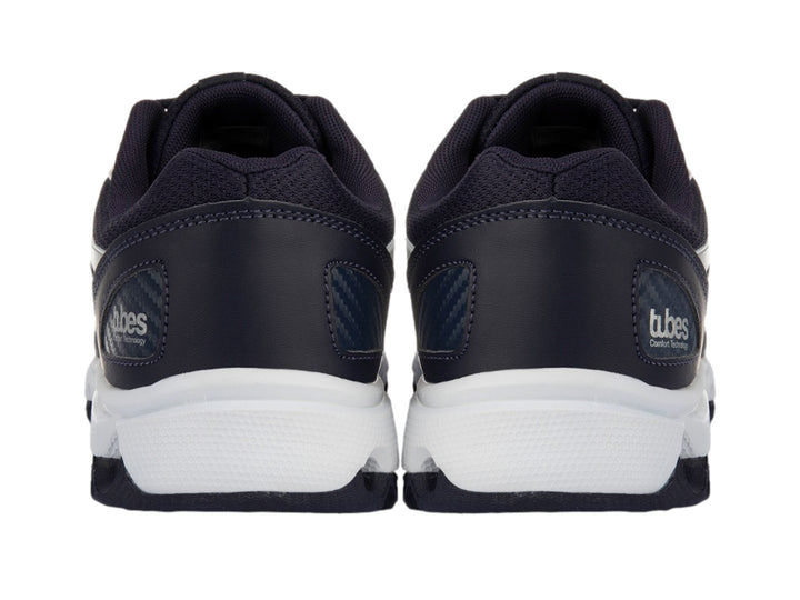 Tenis deportivos K-Swiss color azul marino con detalles plateados y suela blanca.