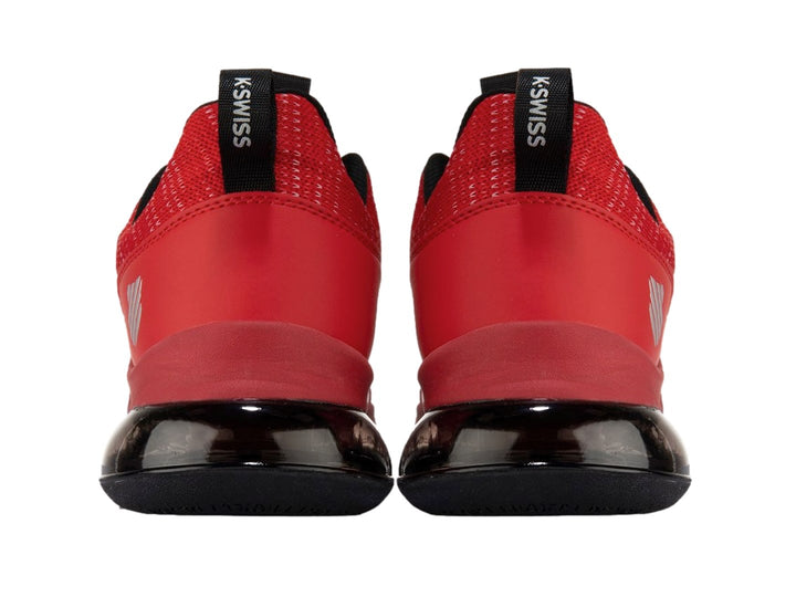 Tenis deportivos K-Swiss color rojo con rayas blancas laterales y suela negra con cámara de aire visible.