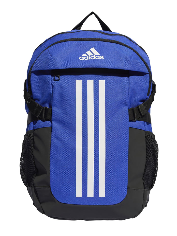 Mochila Adidas color azul royal con tres franjas blancas verticales y detalles en negro.