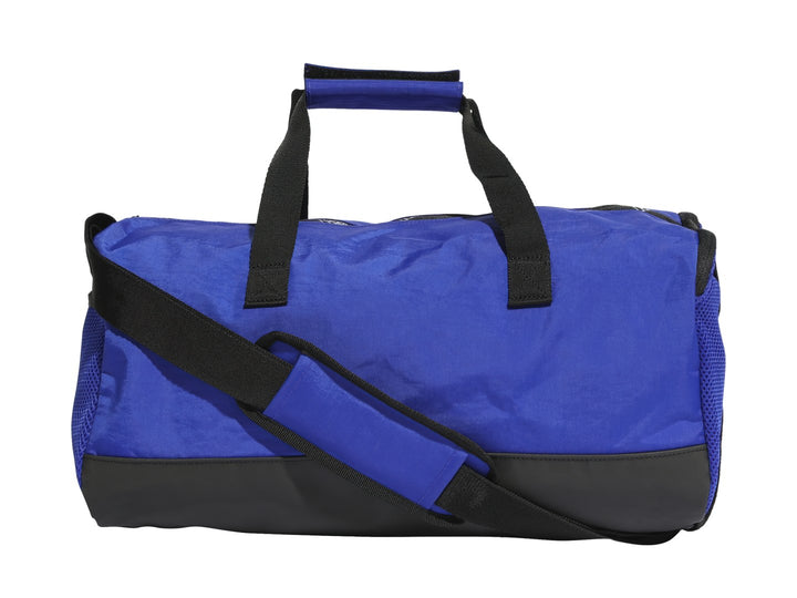 Bolsa de deporte Adidas color azul royal y negro con tres franjas blancas en la base.