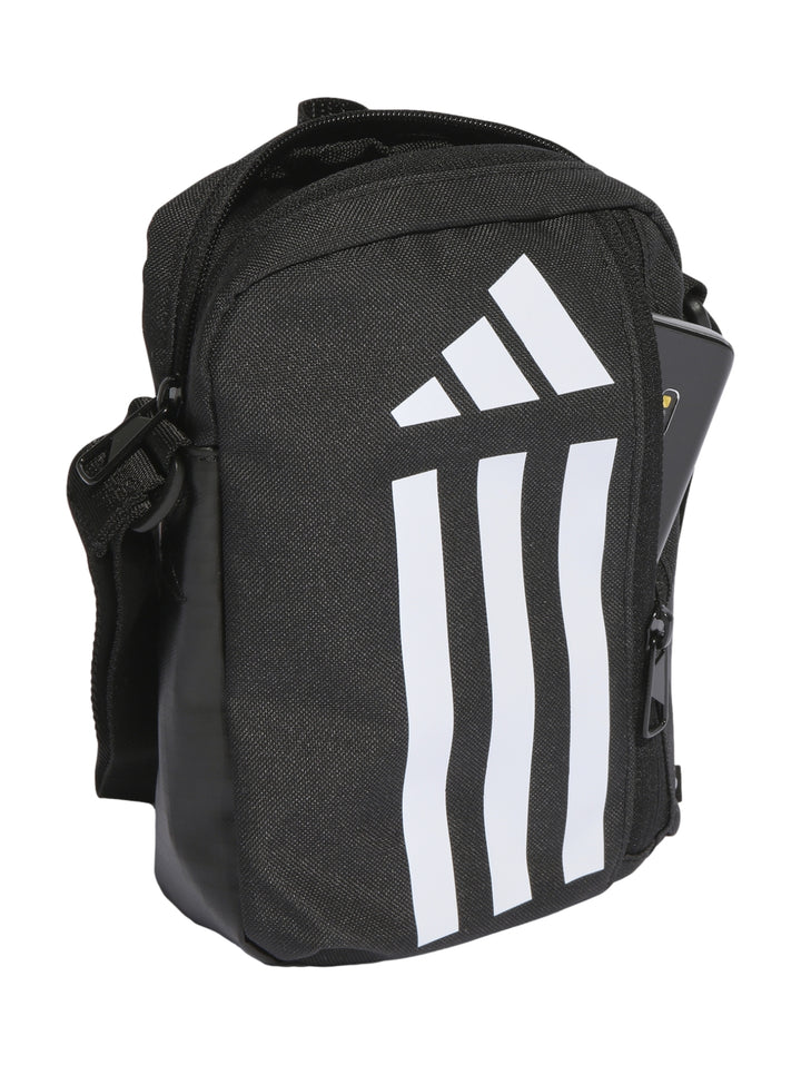 Bolso organizador Adidas color negro con logotipo y tres franjas verticales en color blanco.