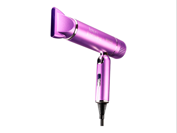 Secadora de cabello TIMCO color morado brillante con diseño ultra delgado.