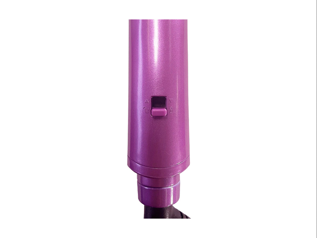 Plancha alaciadora de cabello profesional color morado con placas plateadas sobre fondo blanco.