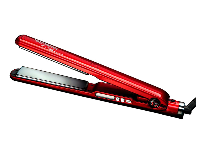 Plancha alisadora digital TIMCO de color rojo brillante con placas negras y diseño moderno.