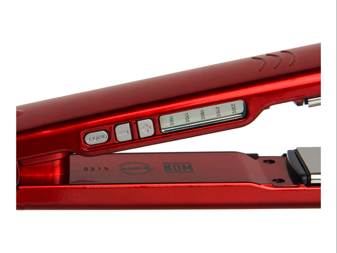 Plancha alisadora digital TIMCO de color rojo brillante con placas negras y diseño moderno.