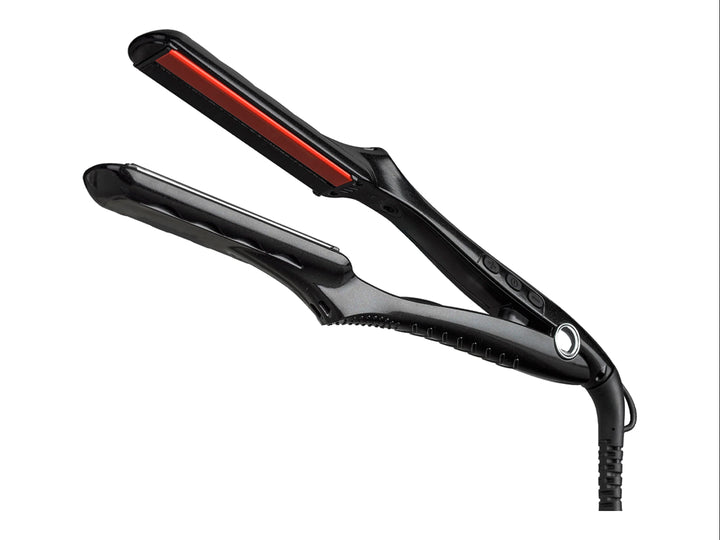 Plancha alisadora de cabello TIMCO color negro con placas grises, diseño moderno y ergonómico.