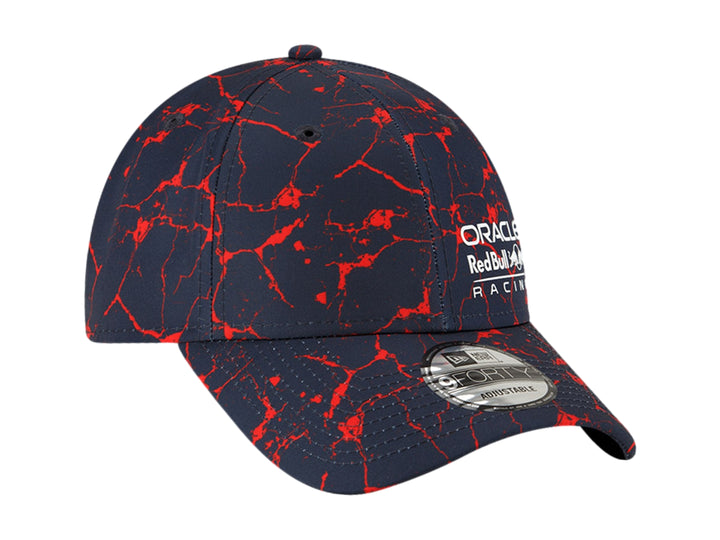 Gorra New Era azul marino con estampado rojo abstracto y logos de Oracle Red Bull Racing.