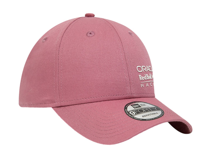 Gorra New Era color rojo oscuro con bordados blancos de Oracle Red Bull Racing en el frente.