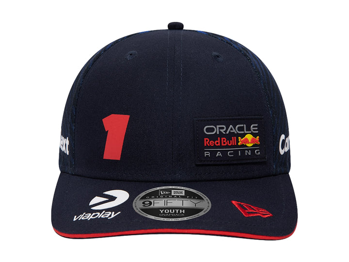 Gorra New Era azul marino de Red Bull Racing con visera plana y detalles en rojo.