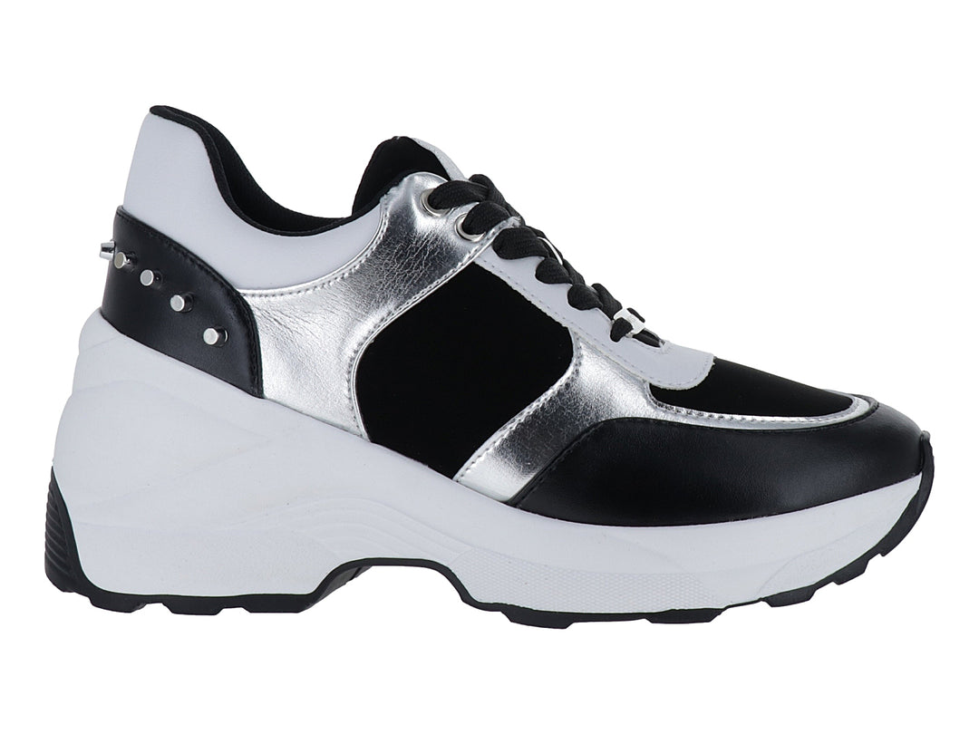 Tenis deportivos Westies en colores negro, blanco y plata con suela blanca ancha.
