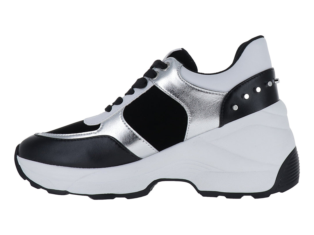 Tenis deportivos Westies en colores negro, blanco y plata con suela blanca ancha.