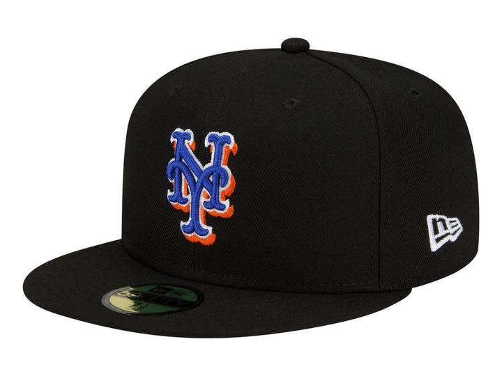 Gorra New Era de color negro con visera plana y logotipo bordado de los New York Mets en el frente.