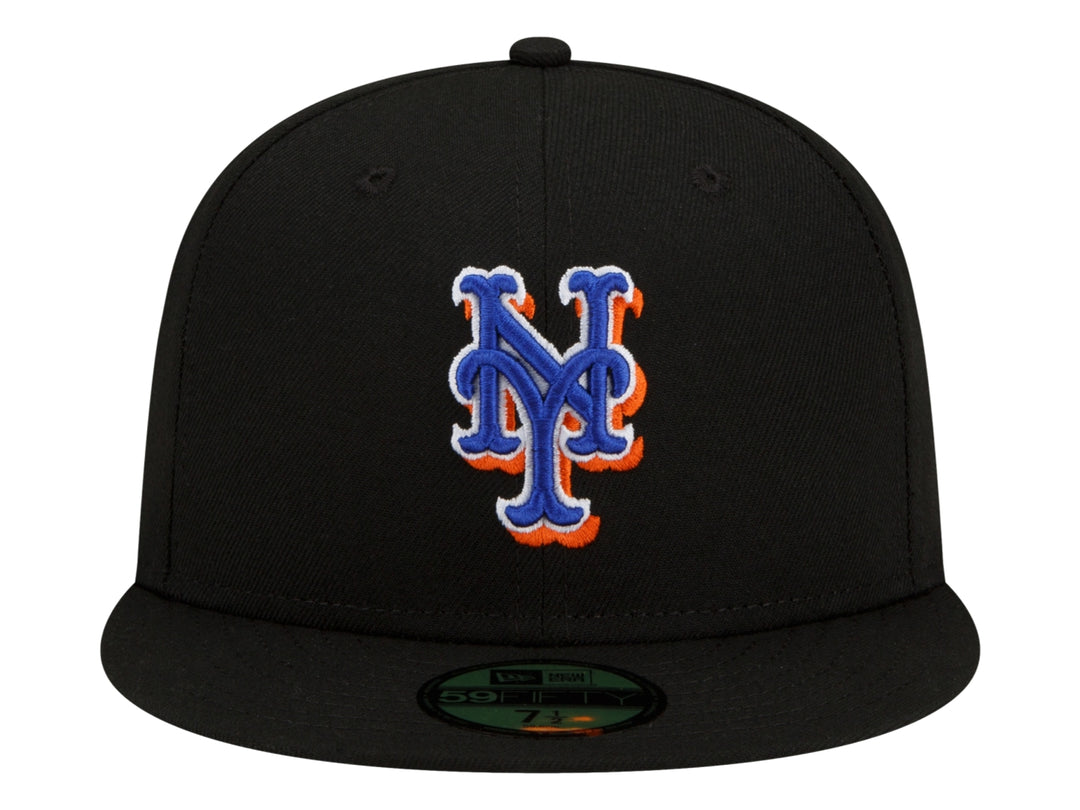 Gorra New Era de color negro con visera plana y logotipo bordado de los New York Mets en el frente.