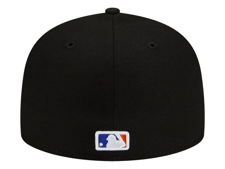 Gorra New Era de color negro con visera plana y logotipo bordado de los New York Mets en el frente.