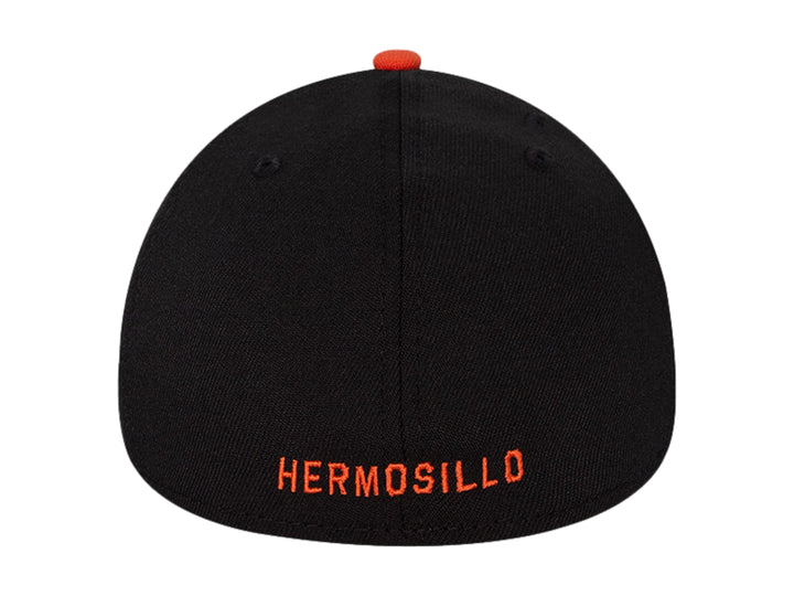 Gorra de béisbol New Era color negro con visera naranja y letra H bordada al frente.