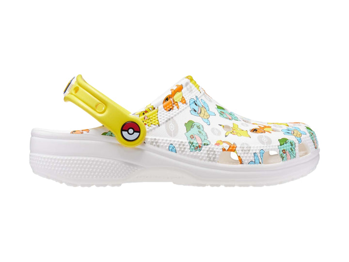 Zuecos Crocs blancos para niño con estampado multicolor de Pokémon y correa amarilla.