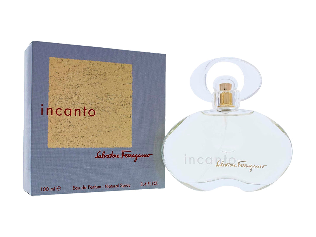 Perfume Salvatore Ferragamo Incanto en botella de vidrio ovalada y caja gris con detalles dorados.