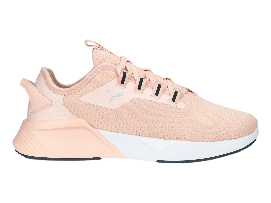 Zapatillas deportivas PUMA Retaliate 2 en color rosa Rose Dust con suela blanca y detalles plateados.