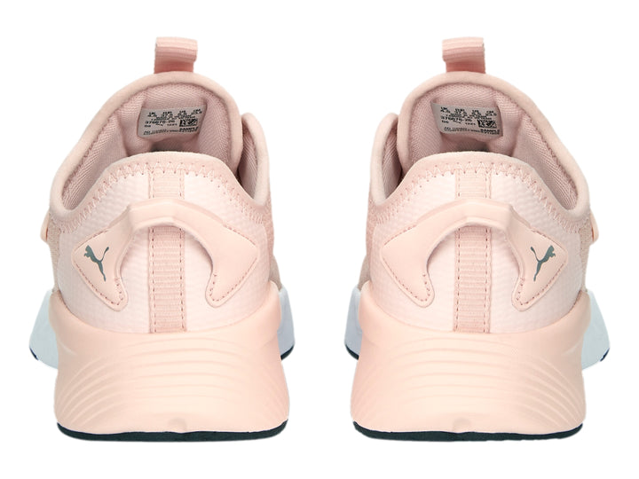 Zapatillas deportivas PUMA Retaliate 2 en color rosa Rose Dust con suela blanca y detalles plateados.