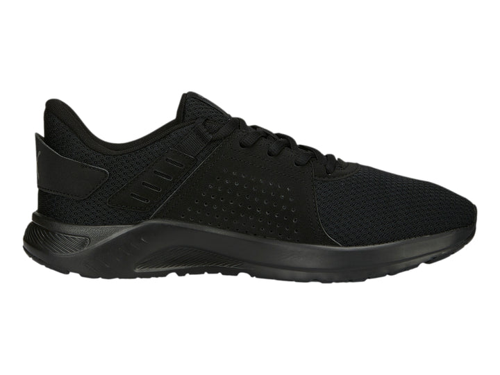 Tenis deportivos PUMA de color negro con malla transpirable y suela a juego.