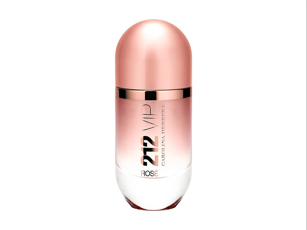 Perfume Carolina Herrera 212 VIP Rosé con su caja en color rosa metálico y botella cilíndrica.