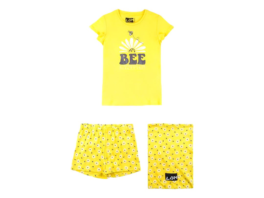 Conjunto de pijama amarillo con camiseta de estampado de abeja y short coordinado.