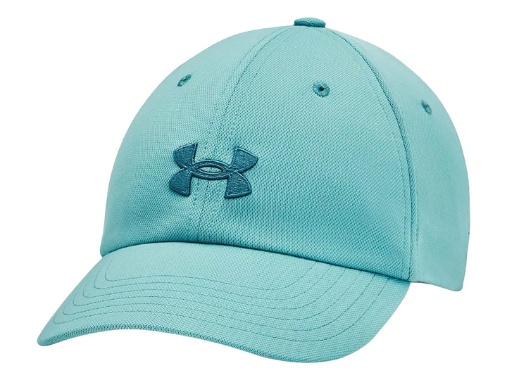 Gorra deportiva Under Armour en color azul celeste con logotipo bordado al frente y visera curva.