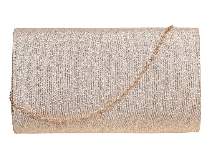 Bolso de mano tipo clutch color dorado con acabado brillante y detalle metálico en forma de V.