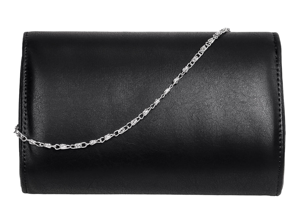 Bolso de fiesta tipo clutch color negro con un detalle metálico plateado en la solapa.