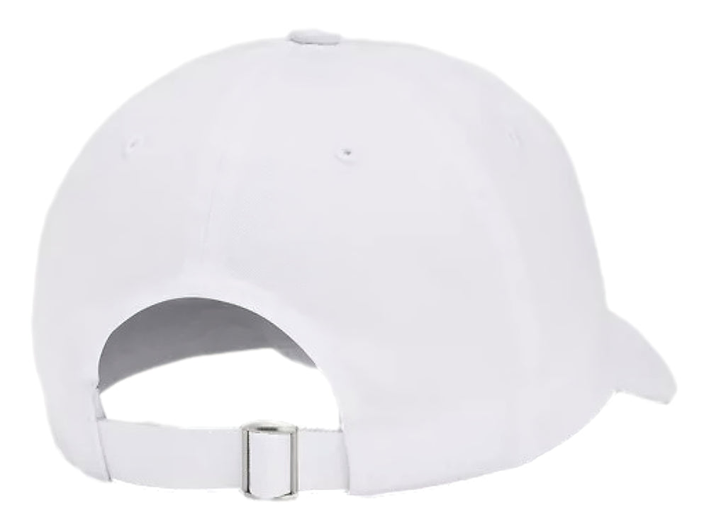 Gorra blanca de Under Armour con logotipo y nombre de la marca en color negro en el frente.